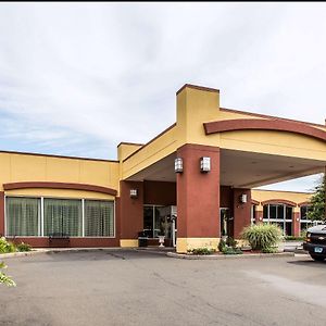 Clarion Hotel & Suites Hamden-New Haven